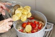 Rüyada İlave Etmek Ne Anlama Gelir? Rüyada yemeğe tuz ilave etmek, rüyada projeye yeni bir detay eklemek, rüyada eksik bir şeye katkı yapmak. Rüyada ilave etmek tabirleri.