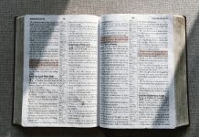 Rüyada İncil Görmek Ne Anlama Gelir? Rüyada İncil’i elinde tutmak, rüyada İncil’den dua okumak, rüyada İncil dinlemek. Rüyada İncil tabirleri.