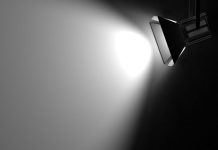 Rüyada Işıldak Görmek Ne Anlama Gelir? Rüyada ışıldakla yol bulmak, rüyada karanlıkta ışıldak yakmak, rüyada ışıldakla birine yardım etmek. Rüyada ışıldak tabirleri.