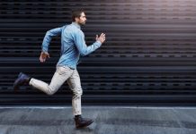 Rüyada Kaçmak Ne Anlama Gelir? Rüyada korkuyla kaçmak, rüyada bilinmeyen bir yerden kaçmak, rüyada koşarak tehlikeden uzaklaşmak. Rüyada kaçmak tabirleri.