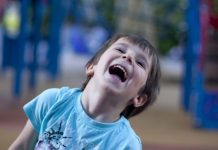Rüyada Kahkaha Görmek Ne Anlama Gelir? Rüyada içten gülmek, rüyada bir toplulukta kahkaha sesleri duymak, rüyada kahkaha ile gülmekten keyif almak. Rüyada kahkaha tabirleri.