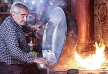 Rüyada Kalaycı Görmek Ne Anlama Gelir? Rüyada kap kacak kalaylatmak, rüyada kalay ustasını çalışırken izlemek, rüyada kalaycı ile pazarlık yapmak.