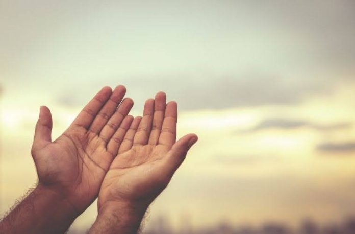 Rüyada kandil gecesi görmek, rüyada kandil gecesinde ibadet etmek, rüyada kandil gecesi huzur hissetmek, rüyada kandil gecesi dualar etmek. Rüyada kandil gecesi tabirleri.