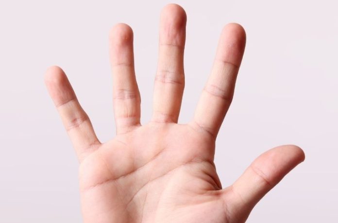 Rüyada bir tahtayı karışla ölçmek, rüyada karış ölçüsünün doğru olmadığını fark etmek, rüyada eski usul ölçüm yapmak ve rüyada karışla ölçüm sonucu not almak.