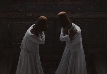 Rüyada Kavuk Görmek Ne Anlama Gelir? Rüyada geleneksel bir kavuk takmak, rüyada süslü bir kavuk görmek, rüyada birine kavuk hediye etmek. Rüyada kavuk tabirleri.