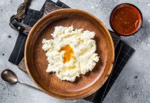 Rüyada Kaymak Görmek Ne Anlama Gelir? Rüyada ekmek üzerine kaymak sürmek, rüyada taze kaymak yemek, rüyada kaymaklı tatlı hazırlamak. Rüyada kaymak tabirleri.