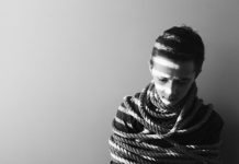 Rüyada Bağlanmak Ne Anlama Gelir? Rüyada bağlandığını görmek. Rüyada ellerinin ayaklarının bağlandığını görmek.