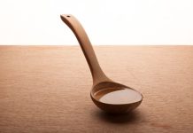 Rüyada Kepçe Görmek Ne Anlama Gelir? Rüyada kepçe ile yemek doldurmak, rüyada kepçe ile çorba karıştırmak, rüyada kepçeyi elinde tutmak ve rüyada kepçe yığını görmek.