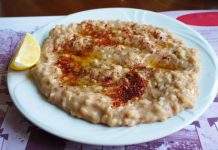 Rüyada Keşkek Görmek Ne Anlama Gelir? Rüyada sıcak keşkek yemek, rüyada keşkek pişirirken görmek, rüyada keşkek kazanını taşırken görmek ve rüyada kalabalığa keşkek dağıtmak.