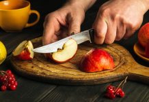 Rüyada Kesmek Ne Anlama Gelir? Rüyada kesmek, rüyada bıçakla ip kesmek, rüyada makasla kağıt kesmek, rüyada bir ağacı kesmek, rüyada kumaş keserken zorlanmak ve rüyada yanlış bir şeyi kesmek.