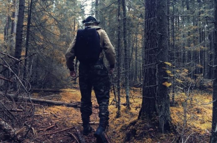 Rüyada bekçinin kırda dolaştığını izlemek, rüyada bekçi kulübesine gitmek, rüyada bekçiyle tartışmak ve rüyada bekçiden kaçmak.
