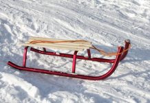 Rüyada Kızak Görmek Ne Anlama Gelir? Rüyada kızak görmek, rüyada kızakla eğlenirken görmek, rüyada kar üzerinde kızak sürmek, rüyada kızak çeken birini izlemek ve rüyada kızakla yarış yapmak.