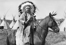 Rüyada Kızılderili Görmek Ne Anlama Gelir? Rüyada Kızılderili görmek, rüyada Kızılderili dansını izlemek, rüyada Kızılderili ile yolculuk yapmak, rüyada Kızılderili çadırına girmek ve rüyada Kızılderili savaşçısı görmek.