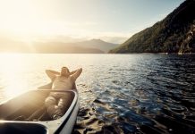 Rüyada Kolaylık Görmek Ne Anlama Gelir? Rüyada kolaylık görmek, rüyada yardım alarak bir işi kolayca yapmak, rüyada sorunların çözülmesini izlemek, rüyada bir kapının kolayca açıldığını görmek ve rüyada kolay bir sınav geçmek.