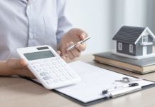 Rüyada Komisyoncu Görmek Ne Anlama Gelir? Rüyada komisyoncu görmek, rüyada komisyoncudan ürün almak, rüyada komisyoncu ile anlaşma yapmak, rüyada komisyoncunun mallarını sergilediğini izlemek ve rüyada komisyoncudan indirim istemek.