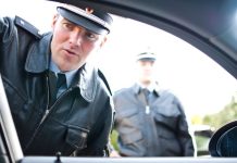 Rüyada Kontrol Memuru Görmek Ne Anlama Gelir? Rüyada kontrol memuru görmek, rüyada kontrol memurunun evrakları incelediğini izlemek, rüyada kontrol memuruna bilgi vermek.