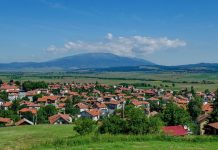 Rüyada Köy Görmek Ne Anlama Gelir? Rüyada köy yolunda yürümek, rüyada köy meydanında vakit geçirmek, rüyada köydeki hayvanları beslemek ve rüyada köyde bir tarlada çalışmak.
