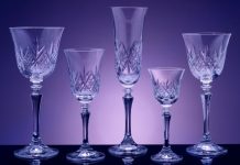Rüyada Kristal Görmek Ne Anlama Gelir? Rüyada kristal görmek, rüyada kristal bir bardak kullanmak, rüyada kristal avizeye bakmak, rüyada kristal yüzeylerin parladığını izlemek ve rüyada kristal bir hediye almak.