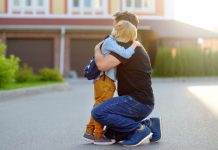 Rüyada Kucaklamak Ne Anlama Gelir? Rüyada kucaklamak, rüyada sevdiğiniz birini sımsıkı kucaklamak, rüyada bir çocuğu kucaklamak, rüyada bir hayvanı kucaklayarak sevgi göstermek ve rüyada kucaklaşarak mutluluk yaşamak.