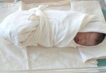 Rüyada Kundak Bezi Görmek Ne Anlama Gelir? Rüyada temiz bir kundak bezi hazırlamak, rüyada kundak bezini katlamak, rüyada bebeği kundak bezine sarmak ve rüyada eski bir kundak bezini değiştirmek.