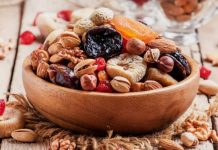 Rüyada Kuru Yemiş Görmek Ne Anlama Gelir? Rüyada kuru yemiş görmek, rüyada kuru yemiş dolu bir kaseyi incelemek, rüyada ceviz, badem ve fındık gibi kuru yemişleri yemek, rüyada kuru yemiş ikram etmek ve rüyada kuru yemiş ayıklamak.