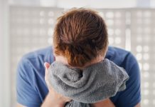 Rüyada Kurulanmak Ne Anlama Gelir? Rüyada kurulanmak, rüyada yumuşak bir havluyla kurulamak, rüyada saçlarını havluyla kurutmak, rüyada güneş altında kurulanmak ve rüyada kurulanırken rahatlamak.