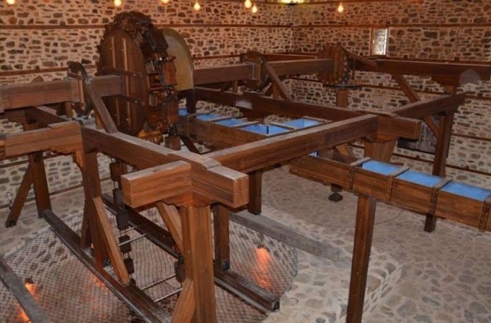 Rüyada kuyu dolabı görmek, rüyada kuyu dolabını döndürerek su çekmek, rüyada kuyu dolabının çalıştığını izlemek, rüyada dolaptan gelen sesi duymak ve rüyada dolabın ipini tutmak.