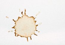 Rüyada Leke Görmek Ne Anlama Gelir? Rüyada leke görmek, rüyada bir yüzeydeki lekeyi silmek, rüyada kıyafette oluşan bir lekeye bakmak, rüyada lekeyi çıkarmaya çalışmak ve rüyada lekeli bir nesneyi fark etmek.