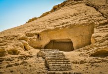 Rüyada Lokman Peygamberi Görmek Ne Anlama Gelir? Rüyada Lokman Peygamberi görmek, rüyada onun öğütlerini dinlemek, rüyada Lokman Hekim'in elinden bir kitap almak, rüyada ona soru sormak ve rüyada Lokman Peygamber’in bilgeliğiyle huzur bulmak.