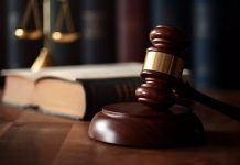 Rüyada Mahkeme Görmek Ne Anlama Gelir? Rüyada mahkemede savunma yapmak, rüyada bir hakimin karar verdiğini görmek, rüyada mahkeme salonunda kalabalık hissetmek ve rüyada mahkemede adalet arayışı içinde olmak.