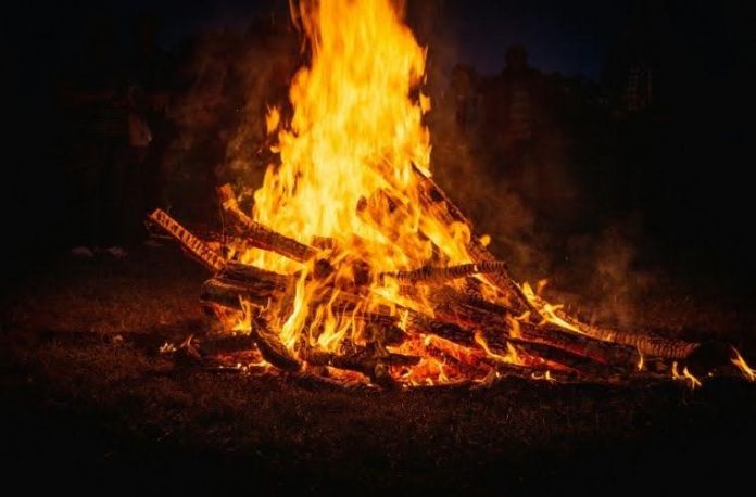 Rüyada mecusiyle bir yolculuğa çıkmak, rüyada mecusinin size öğütler verdiğini görmek, rüyada mecusiye yardım etmek ve rüyada mecusinin size gizli bir şeyler anlattığını duymak.