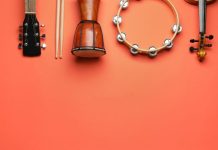 Rüyada Musiki Görmek Ne Anlama Gelir? Rüyada müzikle rahatlamak, rüyada bir müzik aletinin sesini duymak, rüyada müzik dinlerken huzur bulmak, rüyada musikiye katılmak ve müzikle çevrelenmek.