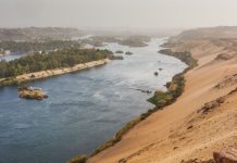 Rüyada Nil Nehri Görmek Ne Anlama Gelir? Rüyada Nil Nehri'nin sularında yüzmek, rüyada Nil Nehri'nin huzur veren manzarasını görmek, rüyada Nil Nehri'nin çevresinde gezmek ve rüyada Nil Nehri'nin sakin akışını izlemek.