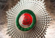 Rüyada Nişan Görmek Ne Anlama Gelir? Rüyada nişan yüzüğünün izini görmek, rüyada nişanla ilgili bir olayın alametini hissetmek, rüyada nişan izlerinin hayatınıza yansımasını görmek ve rüyada nişanla ilgili bir belirti almak.