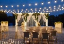 Rüyada Nişan Merasimi Görmek Ne Anlama Gelir? Rüyada nişan merasimine katılmak, rüyada nişan töreninin tüm detaylarını görmek, rüyada nişan yüzüğünü takmak ve rüyada nişan merasimi sırasında heyecan hissetmek.