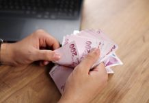 Rüyada Ödeme Görmek Ne Anlama Gelir? Rüyada ödeme yaparak bir borcu kapatmak, rüyada ödeme almak ve bu işlemle ilgili huzur duymak, rüyada ödeme ile ilgili bir çözüm bulmak ve ödeme yapılan bir süreçte olmak.