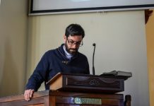 Rüyada Öğretim Görevlisi Görmek Ne Anlama Gelir? Rüyada öğretim görevlisiyle ders yapmak, rüyada öğretim görevlisiyle bir konuda rehberlik almak, rüyada öğretim görevlisinin yönlendirmeleriyle bir problem çözmek ve rüyada öğretim görevlisiyle bilgi paylaşmak.