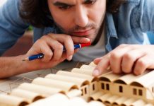 Rüyada Ölçülü Davranmak Ne Anlama Gelir? Rüyada dengeli ve ölçülü davranış sergilemek, rüyada duygusal denetimi korumak, rüyada bir durumda ölçülü şekilde hareket etmek ve rüyada karar verirken ölçülülük göstermek.