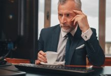 Rüyada Otelci Görmek Ne Anlama Gelir? Rüyada otelci ile iş yapmak, rüyada otelci tarafından karşılanmak, rüyada otelci ile anlaşmazlık yaşamak ve rüyada otelci ile bir otel odasında olmak.