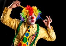 Rüyada Palyaço Görmek Ne Anlama Gelir? Rüyada palyaço ile konuşmak, rüyada palyaço kıyafeti giymek, rüyada palyaçodan korkmak vb. rüya tabirleri.