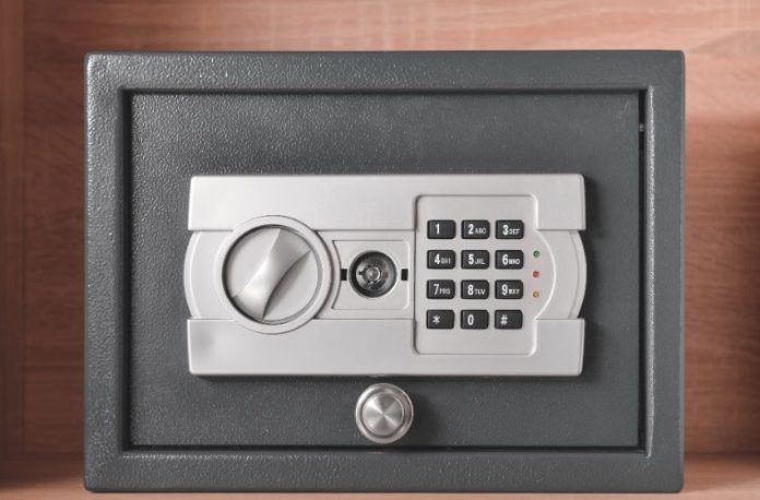 Rüyada kasada para bulmak, rüyada kilitli kasa görmek, rüyada boş kasa açmak vb. rüya tabirleri.