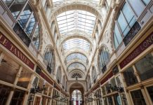 Rüyada Pasaj Görmek Ne Anlama Gelir? Rüyada alışveriş pasajı gezmek, rüyada pasajda dükkan açmak, rüyada eski pasaj görmek vb. rüya tabirleri.