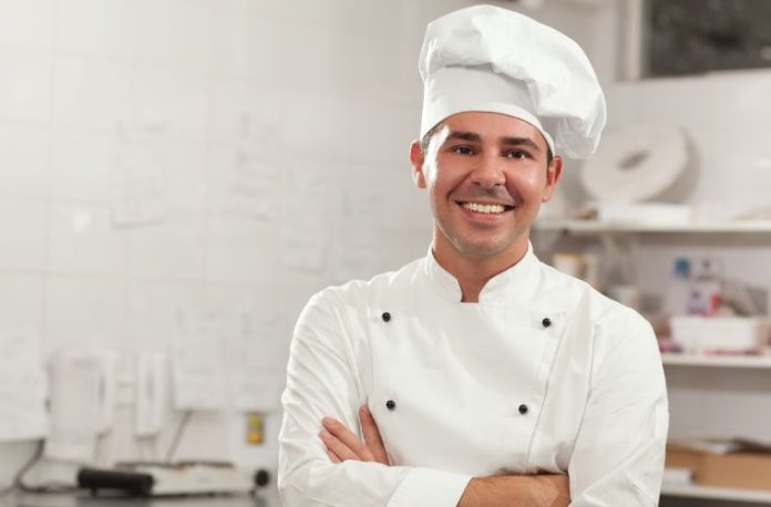 Rüyada pastaneciyle konuşmak, rüyada pastaneden tatlı almak, rüyada pastaneci olmak vb. rüya tabirleri.