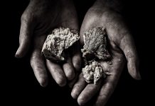 Rüyada Perişanlık Görmek Ne Anlama Gelir? Rüyada kendini perişan hissetmek, rüyada başkasını perişan görmek, rüyada zor durumda kalmak vb. rüya tabirleri.