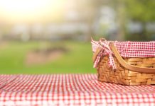Rüyada Piknik Görmek Ne Anlama Gelir? Rüyada pikniğe gitmek, rüyada piknikte yemek yemek, rüyada kalabalık bir piknik görmek vb. rüya tabirleri.