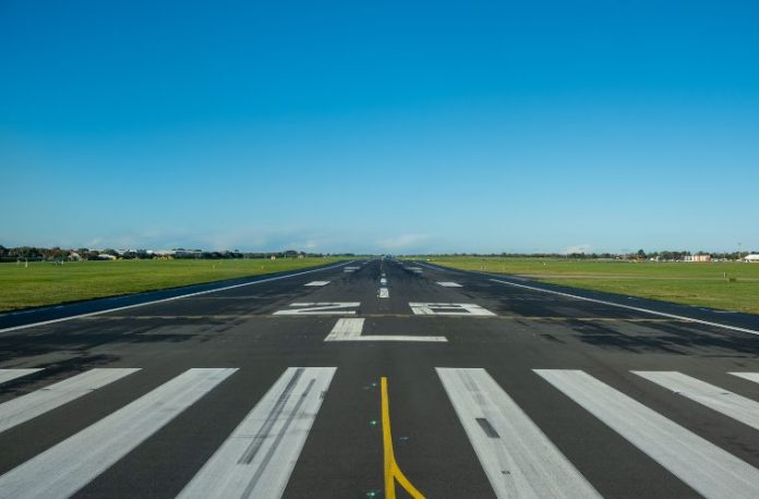 Rüyada pist görmek, rüyada yarış pistinde araba sürmek, rüyada buz pisti görmek, rüyada pistte yürümek vb. rüya tabirleri.