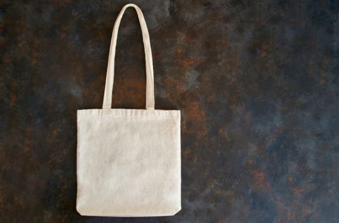 Rüyada poşet görmek, poşetle alışveriş yapmak, poşet dolusu para görmek, poşeti taşımak, poşeti kaybetmek vb. rüya tabirleri.