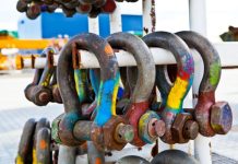 Rüyada Pranga Görmek Ne Anlama Gelir? Rüyada pranga görmek, pranga takmak, prangadan kurtulmak, prangayla kaçmak, zincirli pranga görmek vb. rüya tabirleri.