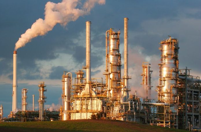 Rüyada rafineri görmek, rafineride çalışmak, rafineriden çıkan dumanı görmek, rafineride yangın görmek vb. rüya tabirleri.