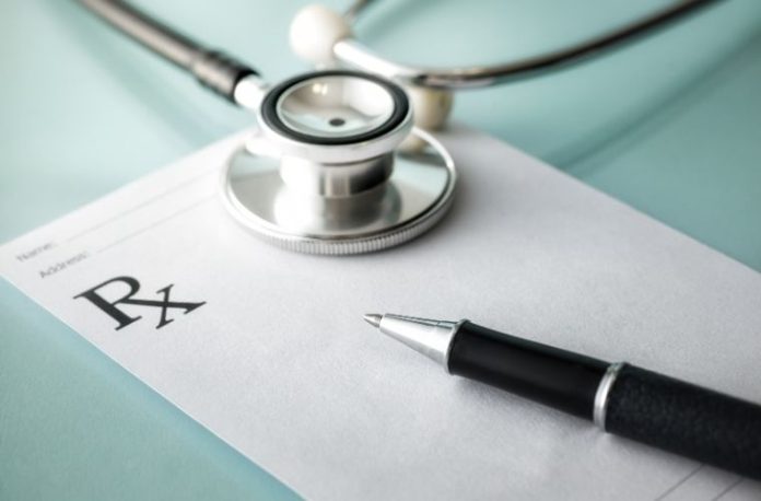 Reçeteye ilaç yazdırmak, reçeteyi okumak, reçeteyi kaybetmek vb. rüya tabirleri.